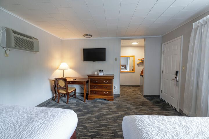 Scottys Lakeside Resort