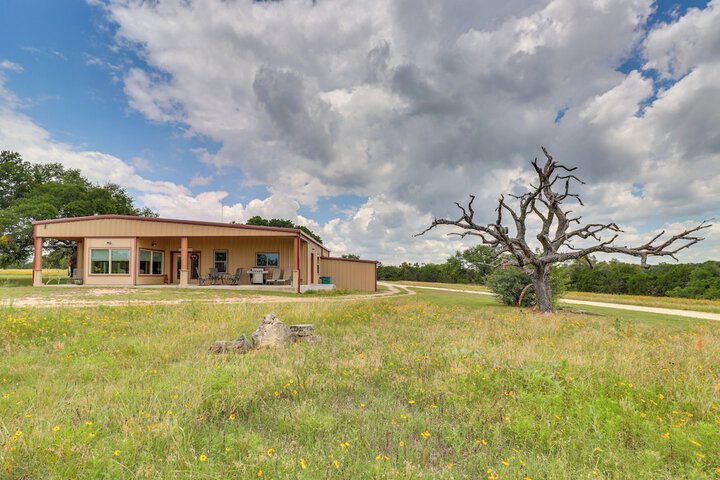 Bertram Ranch Property w / Patio & Gas Grill!
