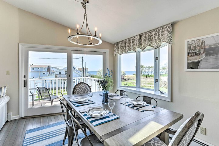 Westbrook Home w / Ocean Views - Walk to Beach