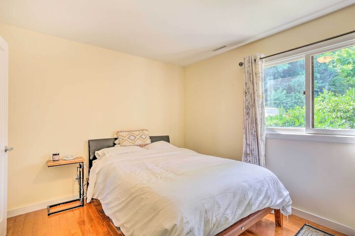 Sun-lit Vernon Condo 2 Mi to Ski Resort!