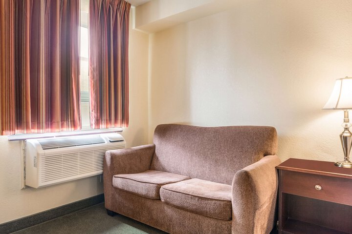 Room 11 of 23