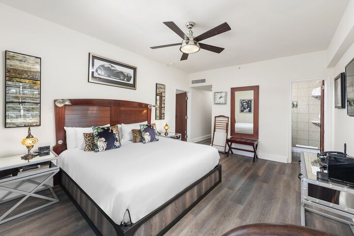 Room 30 of 176