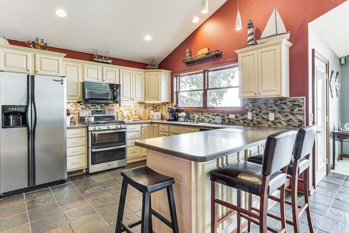 Spacious Edgerton Home w / Private Beach & Views!
