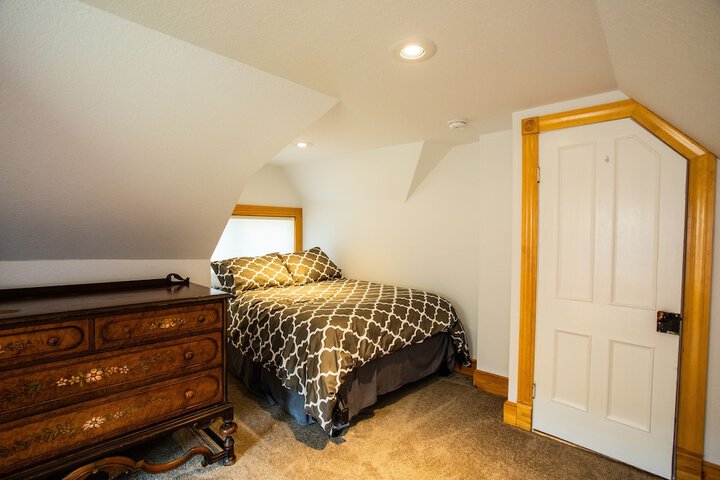 Room 27 of 72