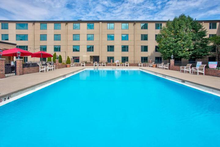 Crowne Plaza Chicago-Northbrook by IHG