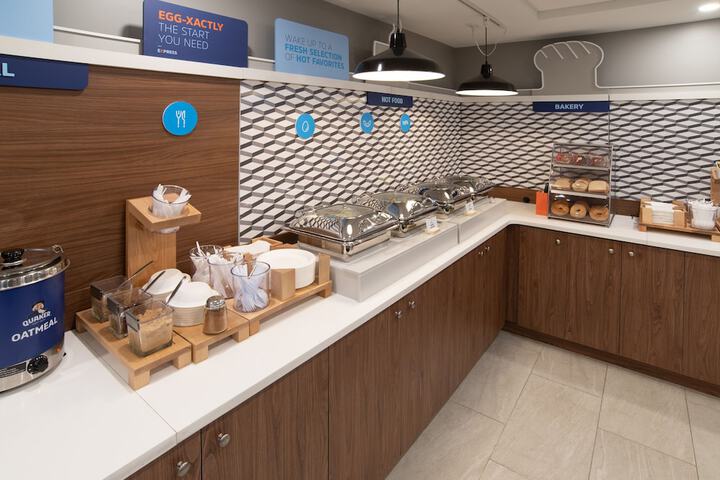 Holiday Inn Express and Suites Moose Jaw by IHG