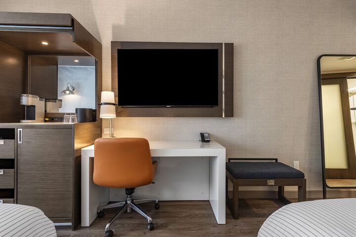 Room 11 of 37
