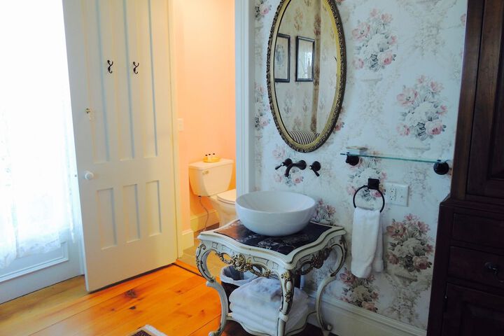 Room 28 of 40