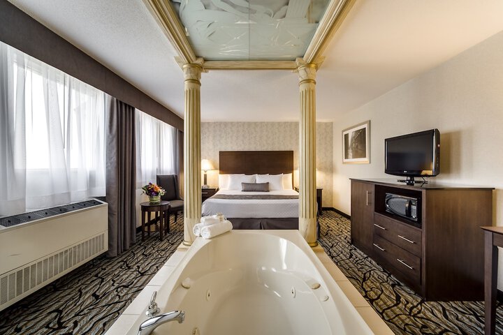 Monte Carlo Inn Oakville Suites