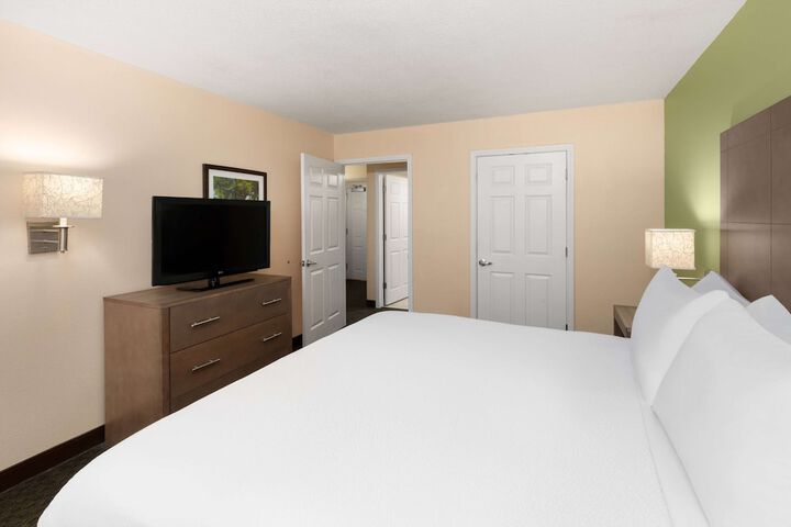 Room 15 of 53