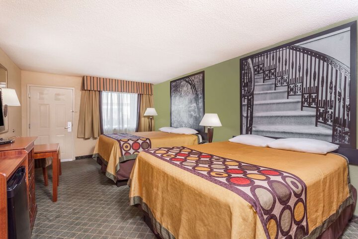 Room 12 of 21