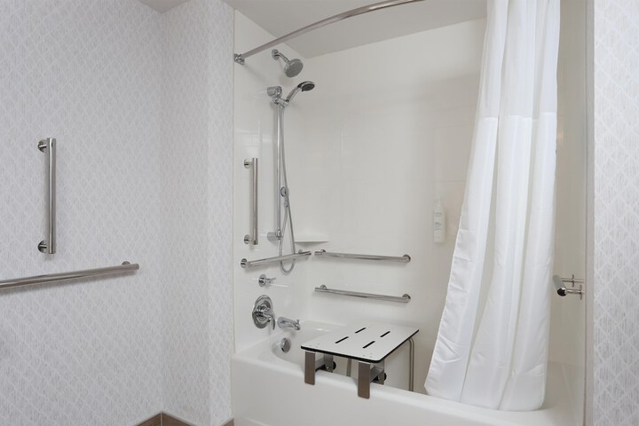 Hampton Inn & Suites Manistee Waterfront