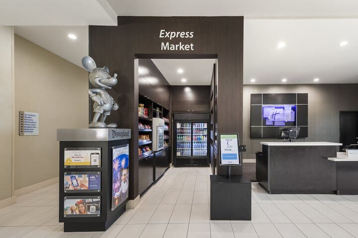 Holiday Inn Express & Suites Anaheim Resort Area by IHG