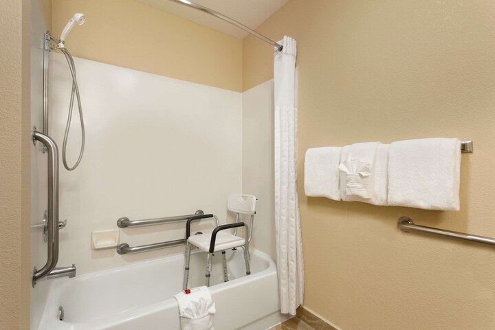 Room 6 of 16