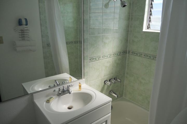Room 5 of 8