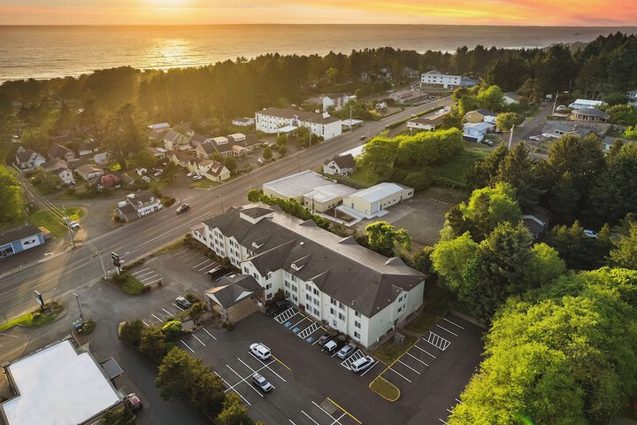 The Ashley Inn & Suites