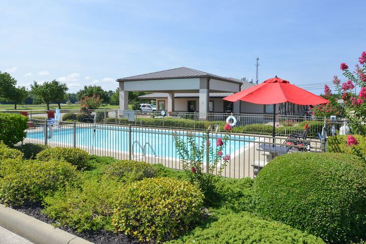 Pool 6 of 37