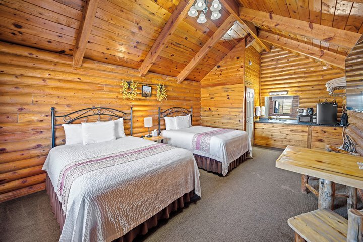 Bryce Canyon Log Cabins
