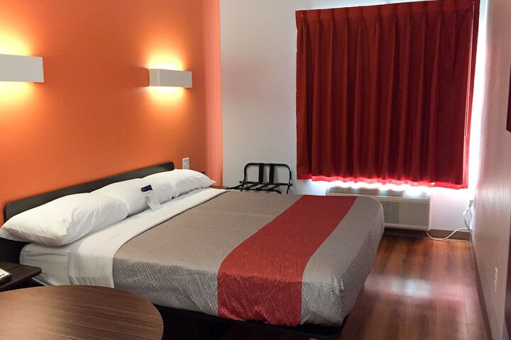 Room 21 of 29
