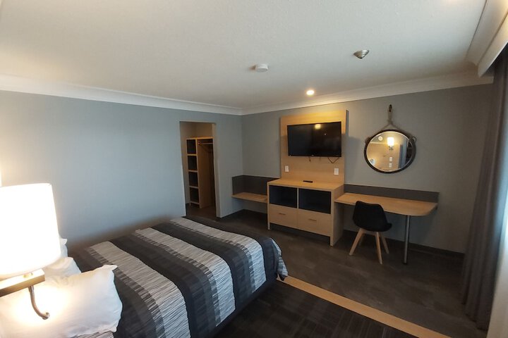 Room 28 of 65