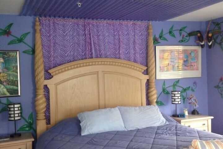 Room 7 of 8