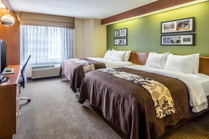 Room 43 of 61