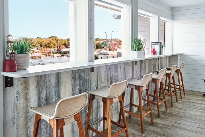 Shem Creek Inn