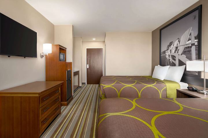 Room 10 of 29