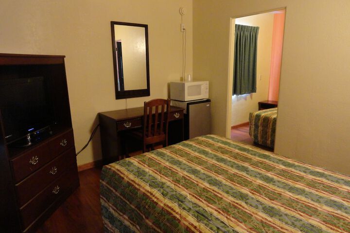 Room 8 of 11