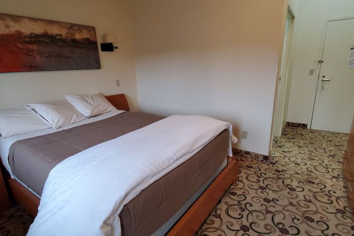 Lowell Inn