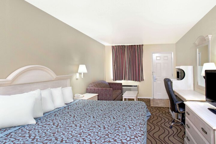 Room 10 of 22