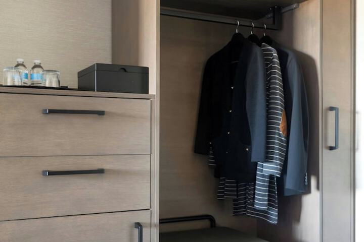 Room 27 of 73
