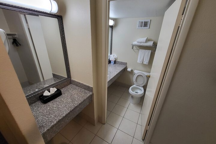Room 20 of 76