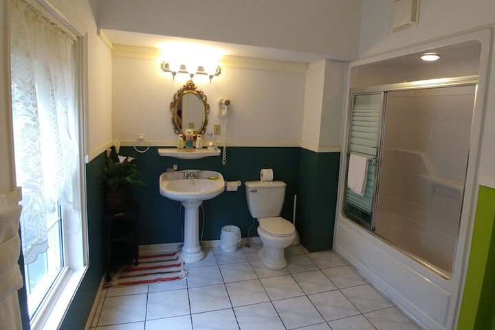 Room 13 of 35
