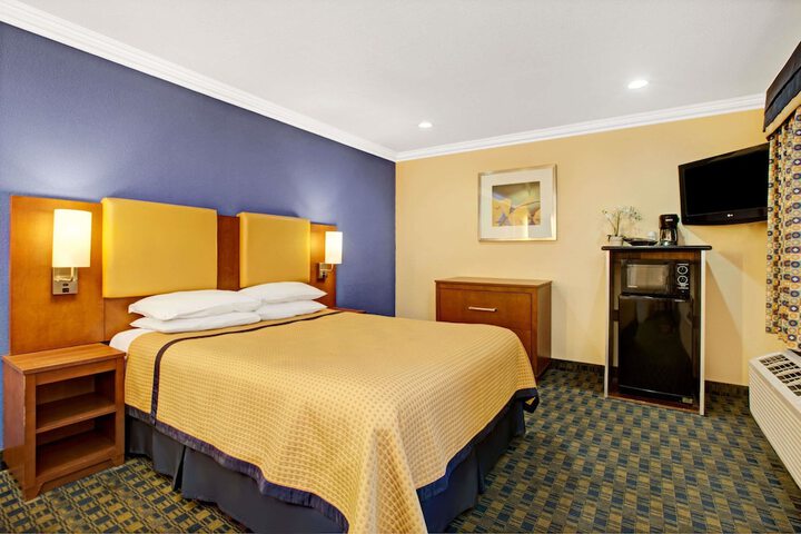 Room 10 of 22