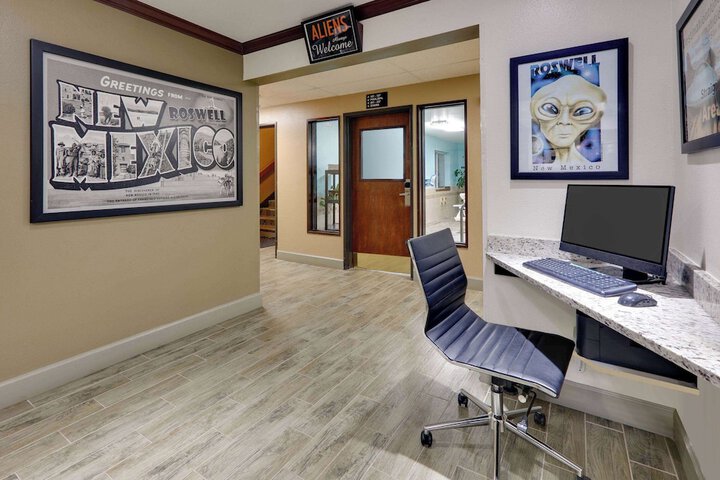 Business Center 25 of 25