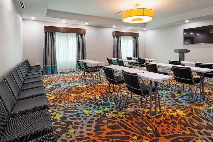 Holiday Inn Express & Suites Pasadena Houston Southeast by IHG