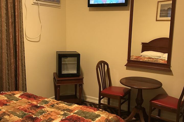 Room 24 of 28