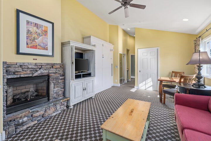 Cambria Pines Lodge