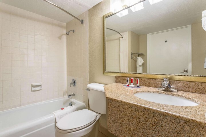 Room 14 of 24
