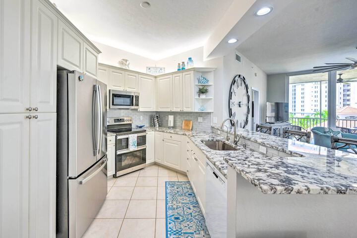 Naples Escape in Regatta w / Resort Amenities!
