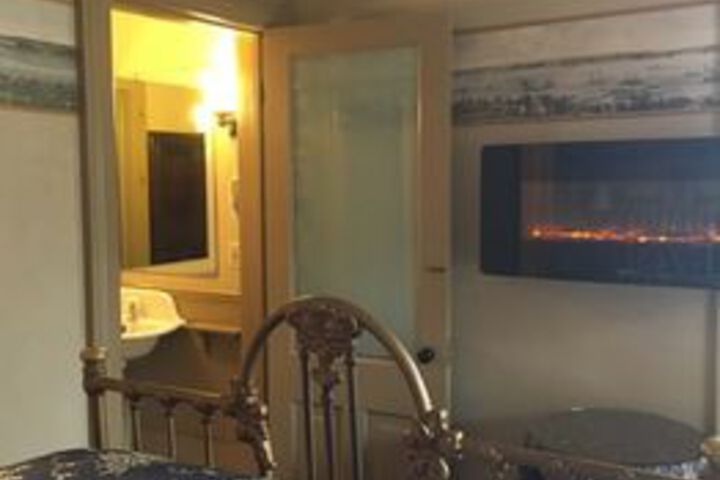 White Swan Inn Bed & Breakfast