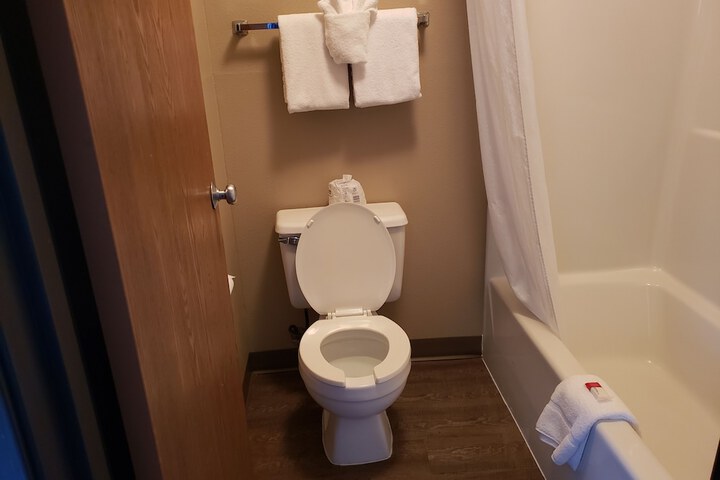 Super 8 by Wyndham Milwaukee Airport