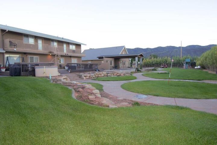 Tacit Shadow Resort Paradise Deluxe Suite Gym, Coffee Bar, Hot-Tub, Free Laundry, Food Available