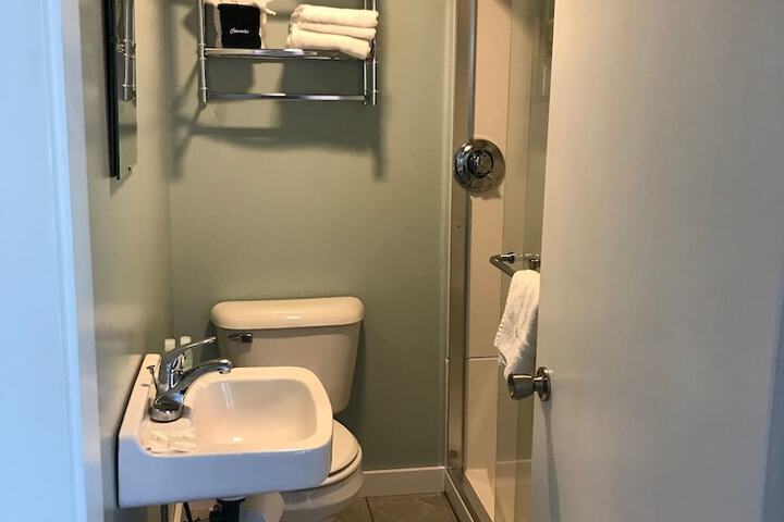 Room 13 of 42