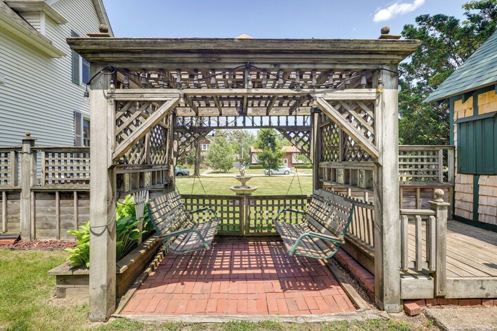 Charming Chesterton Home: w / Idyllic Location!