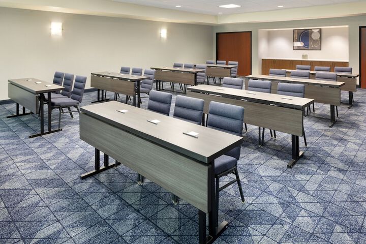 Courtyard by Marriott Edison Woodbridge