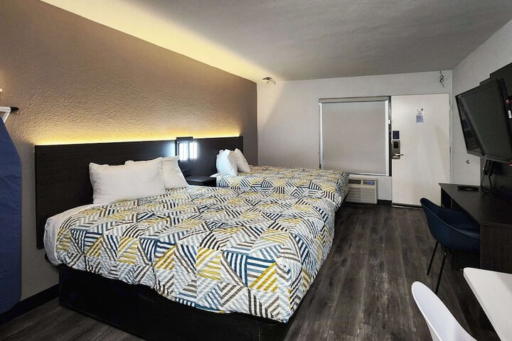 Room 18 of 32