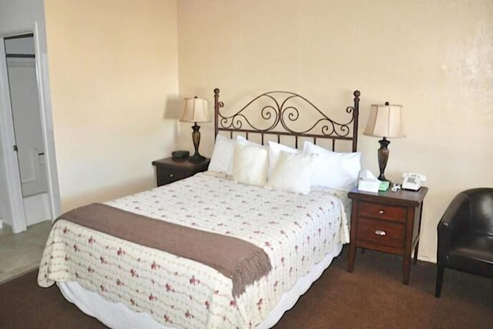 Room 16 of 19