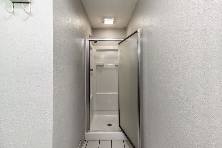 Room 11 of 33